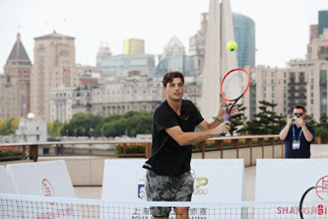 制造了巨大 制造了巨大